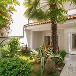 Hundefreundliches Mit Mediterranem Garten - 600 Meter Zum