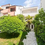Hundefreundliches Mit Mediterranem Garten - 600 Meter Zum