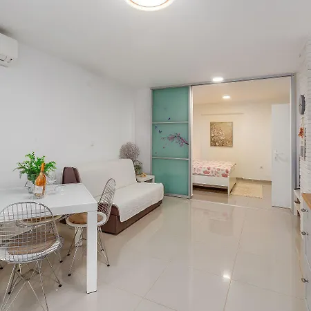 Hundefreundliches Mit Mediterranem Garten - 600 Meter Zum Apartamento Poreč