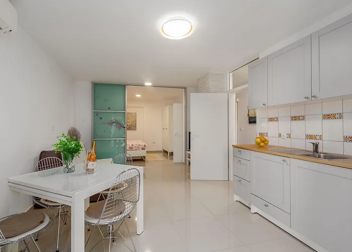 Hundefreundliches Mit Mediterranem Garten - 600 Meter Zum Apartamento Poreč