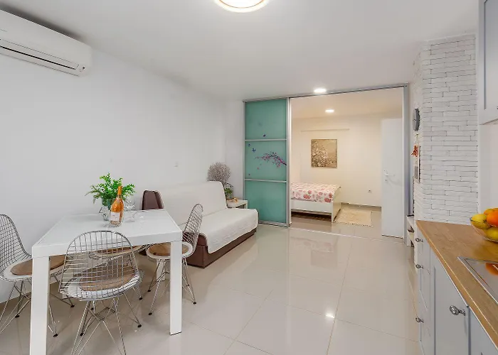 Hundefreundliches Mit Mediterranem Garten - 600 Meter Zum Apartman Poreč