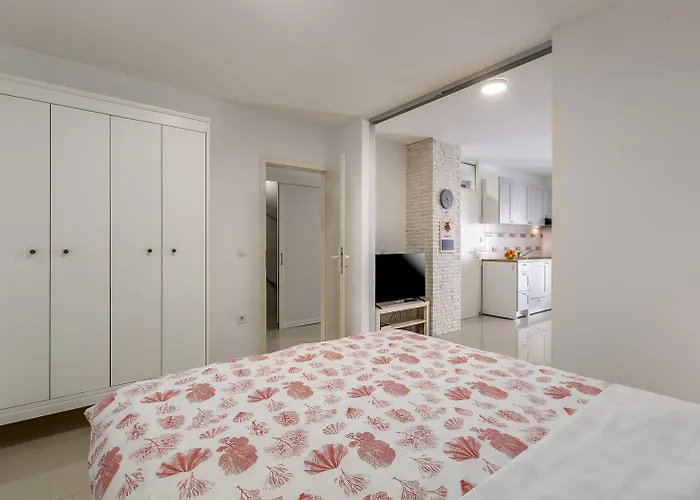 Hundefreundliches Mit Mediterranem Garten - 600 Meter Zum * Poreč