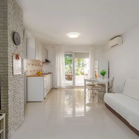 Апартаменты Hundefreundliches Mit Mediterranem Garten - 600 Meter Zum Пореч