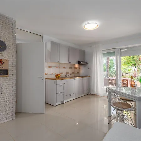 Hundefreundliches Mit Mediterranem Garten - 600 Meter Zum Пореч