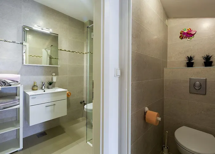 Hundefreundliches Mit Mediterranem Garten - 600 Meter Zum Пореч